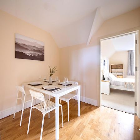 Guildford Station With Parking Apartment Luaran gambar
