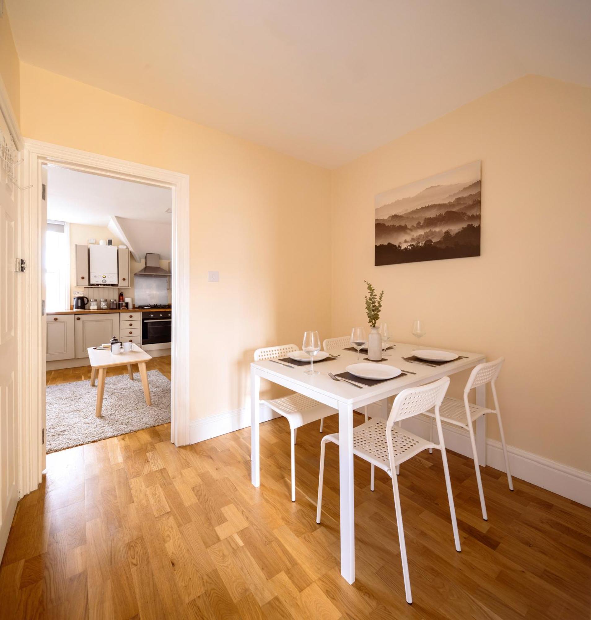 Guildford Station With Parking Apartment Luaran gambar