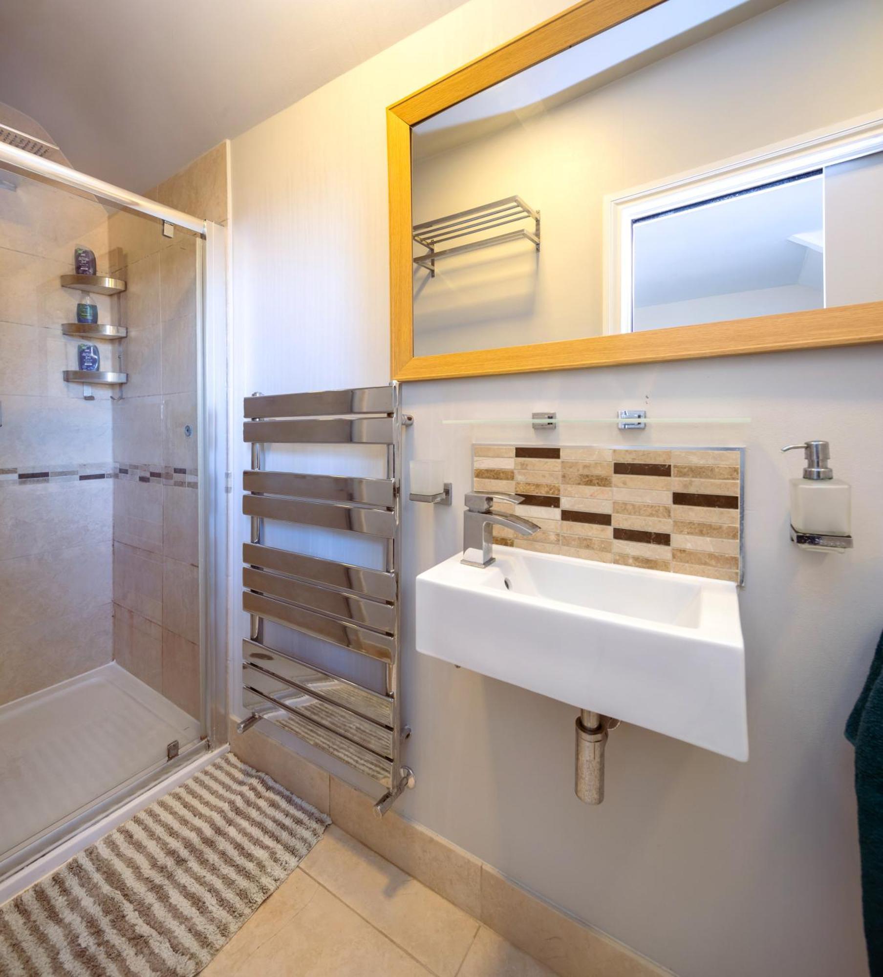 Guildford Station With Parking Apartment Luaran gambar