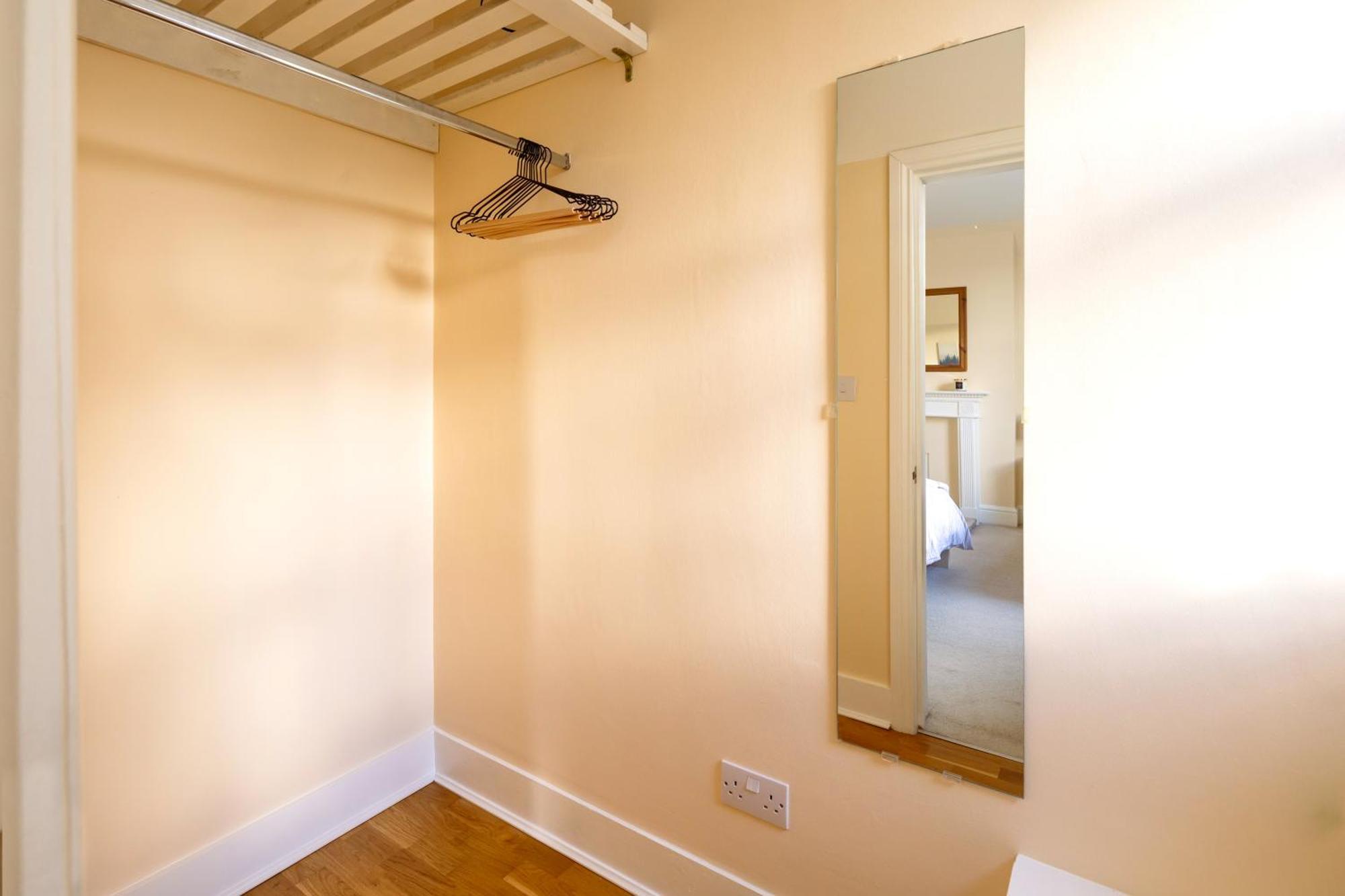 Guildford Station With Parking Apartment Luaran gambar